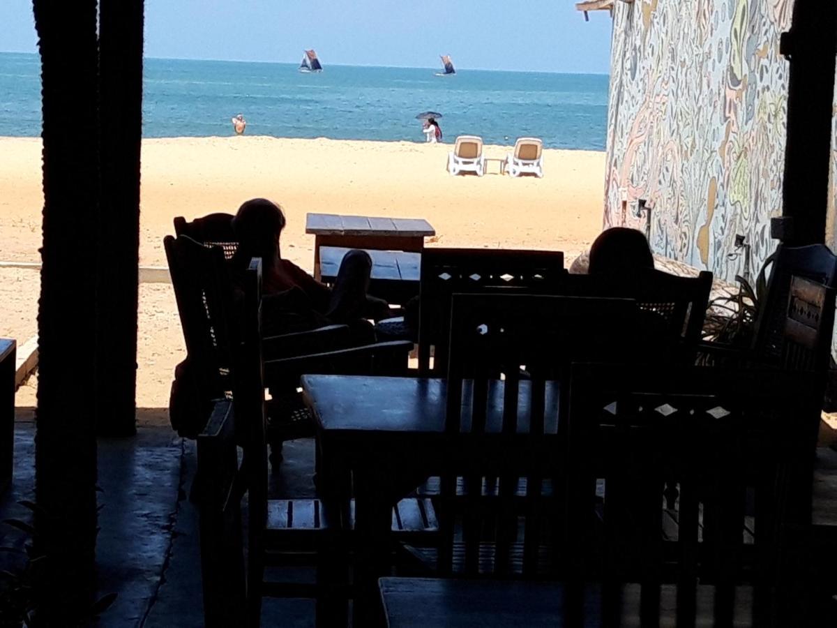 Отель The Sea House Kudapaduwa Экстерьер фото